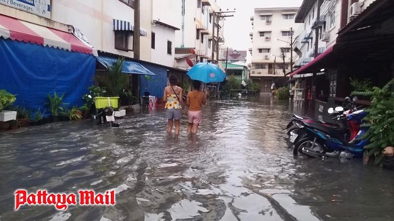 Pattaya-summer-storms-and-flood-damage-homes-pic-8